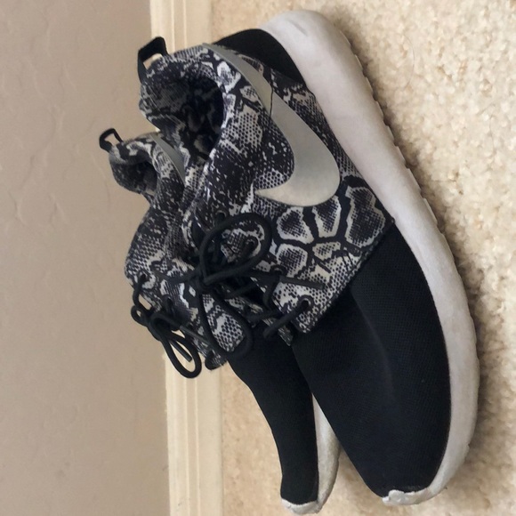 Nike Roshe— Snakeskin - Picture 2 of 2